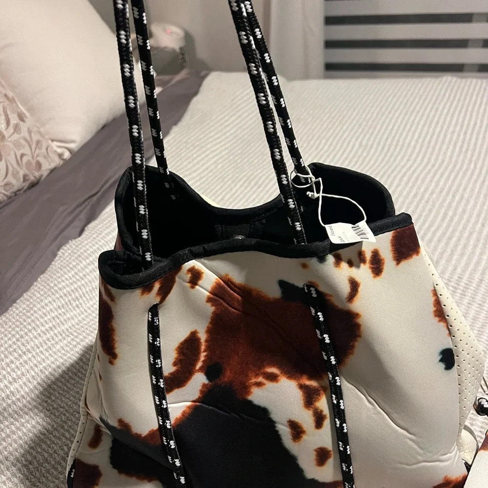 Stylish Cow Print Tote Bag - Picture 4 of 10